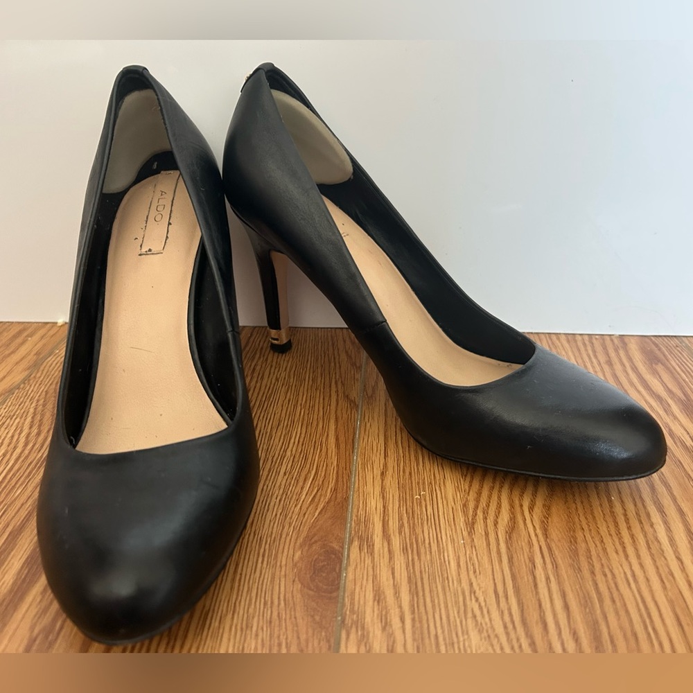 Aldo black pumps. Size 6. Like new